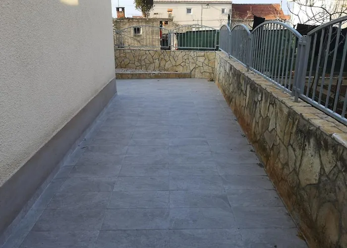 דירה With Parking Space Brodarica, - 16470 שיבניק